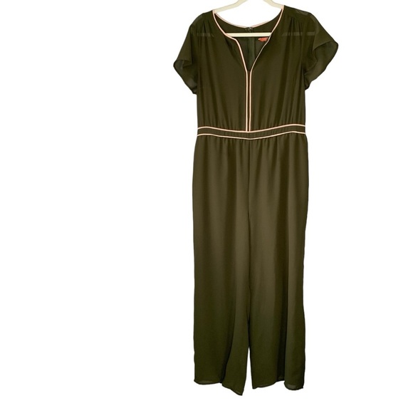 ModCloth army green chiffon jumpsuit with peach trim and flutter sleeves. Size L - Picture 1 of 15